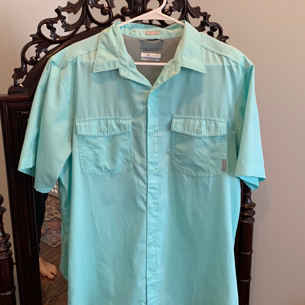 Columbia Omni-Shade Men’s button down fishing shirt. Size medium.